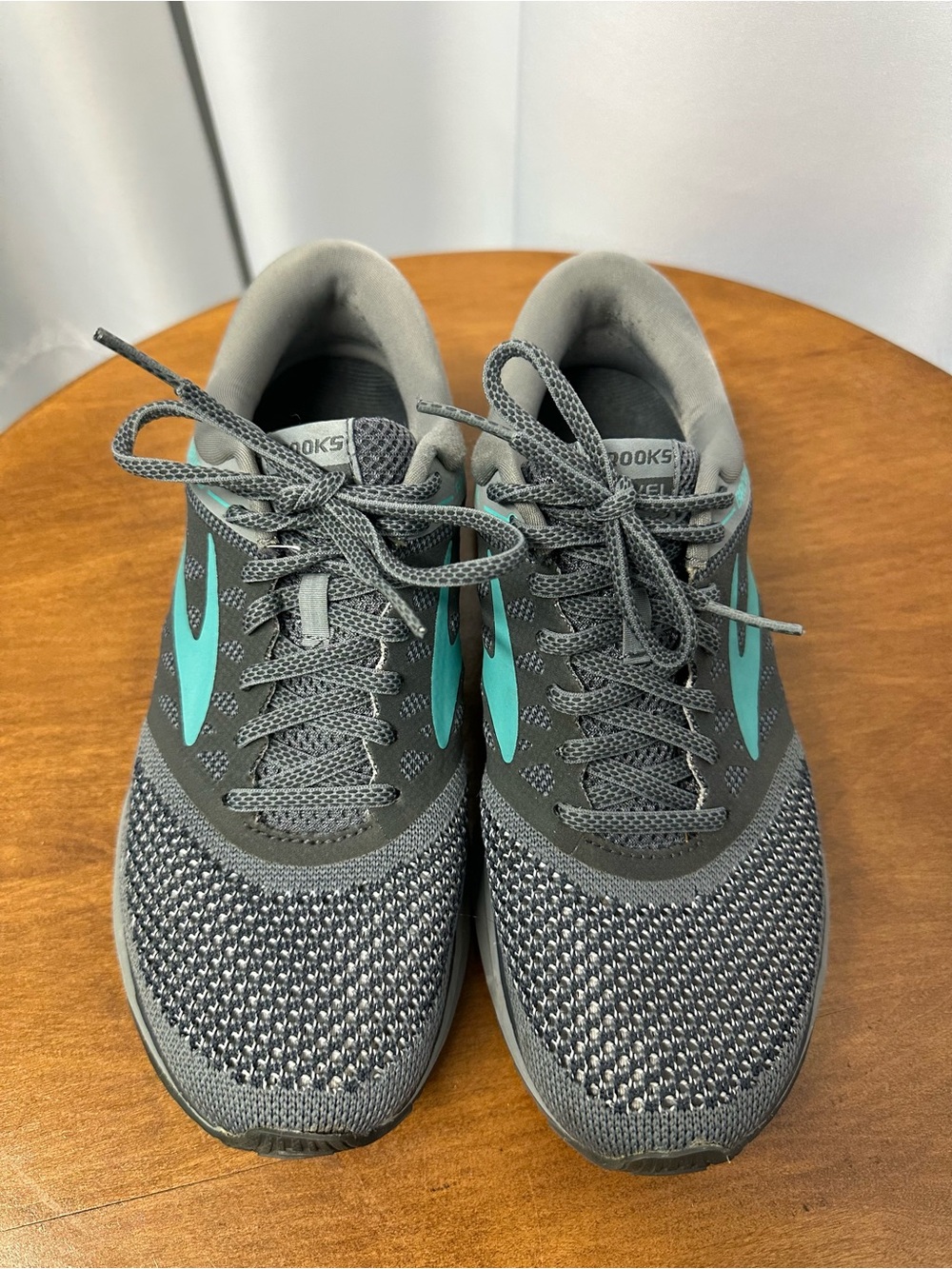Brooks revel 2017 Gray teal size 7 sneakers shoes running